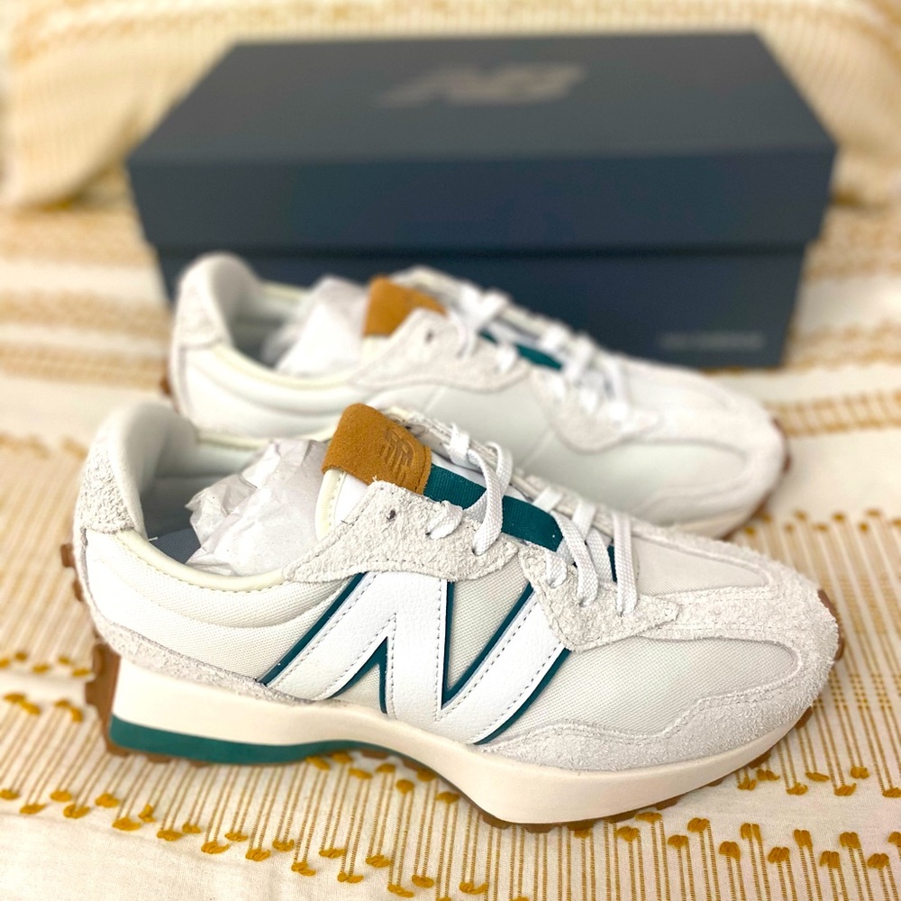 New Balance 327 Womens Size 7.5 Sneakers
